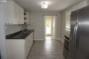 608 S 6th Ave, Kelso, WA 98626 - Photo 9