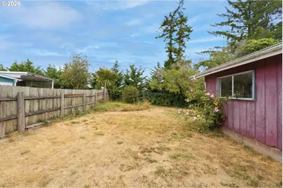 2010 Lindberg Ave, Coos Bay, OR 97420 - Photo 19