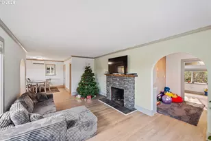 851 S 1st Ave, Coquille, OR 97423 - Photo 5