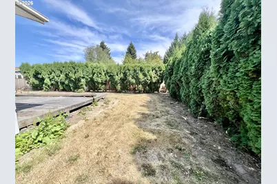 310 SE Dayton Ave, McMinnville, OR 97128 - Photo 3