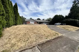 310 SE Dayton Ave, McMinnville, OR 97128 - Photo 1