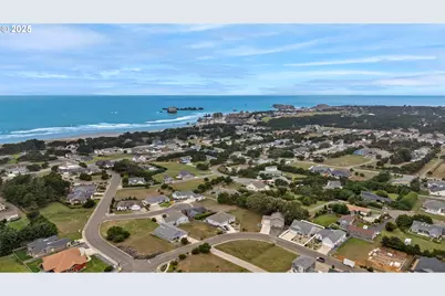 822 Spyglass Dr, Bandon, OR 97411 - Photo 3