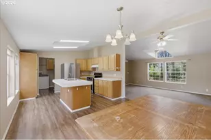 905 Mountain View Rd, Sweet Home, OR 97386 - Photo 9