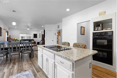 860 NE Ventura St, Roseburg, OR 97470 - Photo 13