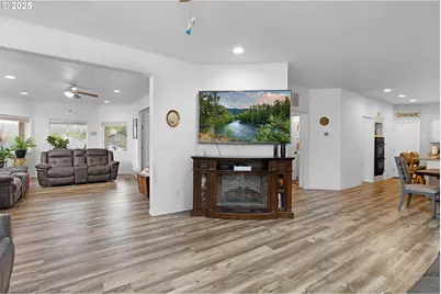 860 NE Ventura St, Roseburg, OR 97470 - Photo 9