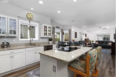 860 NE Ventura St, Roseburg, OR 97470 - Photo 11