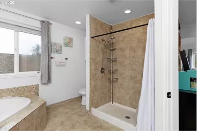 860 NE Ventura St, Roseburg, OR 97470 - Photo 23