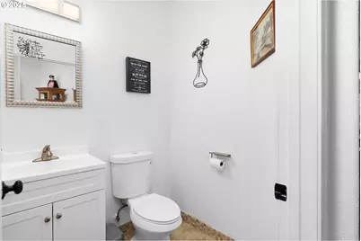 860 NE Ventura St, Roseburg, OR 97470 - Photo 17