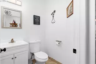 860 NE Ventura St, Roseburg, OR 97470 - Photo 17