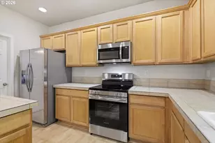 1661 SW Wright Pl, Troutdale, OR 97060 - Photo 5