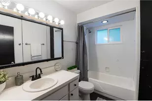 1827 NE Multnomah St, Portland, OR 97232 - Photo 17