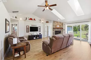 28003 Green Oaks Dr, Eugene, OR 97402 - Photo 5