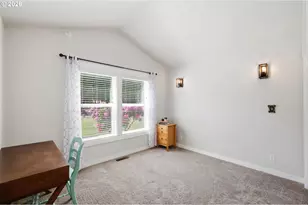 28003 Green Oaks Dr, Eugene, OR 97402 - Photo 21