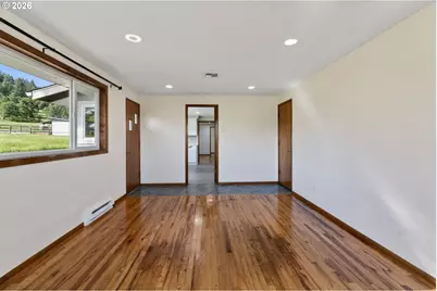 37071 Wallace Creek Rd, Springfield, OR 97478 - Photo 9