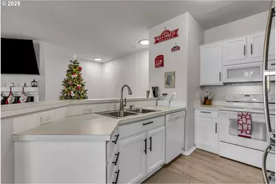 7216 SW Manor Way #F, Beaverton, OR 97078 - Photo 13