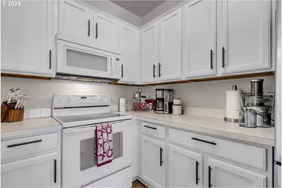 7216 SW Manor Way #F, Beaverton, OR 97078 - Photo 15