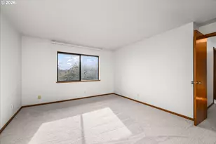 1927 Lake Isle Dr, Eugene, OR 97401 - Photo 17