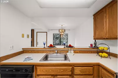 1927 Lake Isle Dr, Eugene, OR 97401 - Photo 13