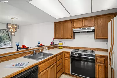 1927 Lake Isle Dr, Eugene, OR 97401 - Photo 11