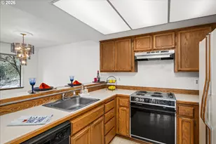 1927 Lake Isle Dr, Eugene, OR 97401 - Photo 11