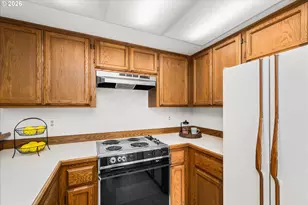 1927 Lake Isle Dr, Eugene, OR 97401 - Photo 13