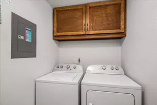 1927 Lake Isle Dr, Eugene, OR 97401 - Photo 27