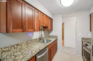 2531 SW Spring Garden St, Portland, OR 97219 - Photo 13