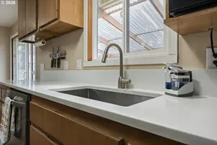 1070 Arago Ave, Coos Bay, OR 97420 - Photo 9