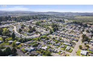 1070 Arago Ave, Coos Bay, OR 97420 - Photo 41