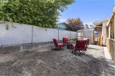 1070 Arago Ave, Coos Bay, OR 97420 - Photo 33