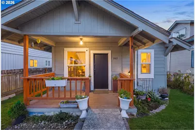 803 Pacific Ave, Kelso, WA 98626 - Photo 1