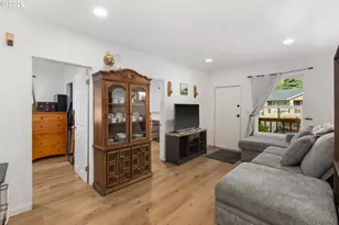803 Pacific Ave, Kelso, WA 98626 - Photo 9