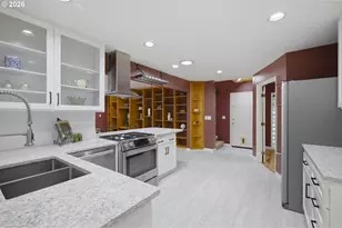 12208 SW 34th Ave, Portland, OR 97219 - Photo 9