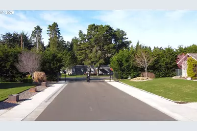 1070 Park Pl, Coos Bay, OR 97420 - Photo 3