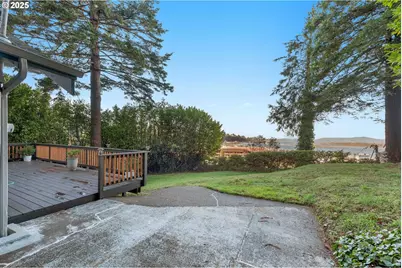 1254 N 6th St, Coos Bay, OR 97420 - Photo 5
