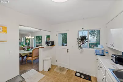 1254 N 6th St, Coos Bay, OR 97420 - Photo 9