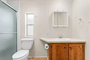 1400 Candlelight Dr, Eugene, OR 97402 - Photo 19