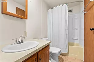 1400 Candlelight Dr, Eugene, OR 97402 - Photo 11