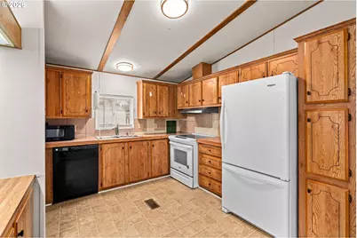 1400 Candlelight Dr #208, Eugene, OR 97402 - Photo 9