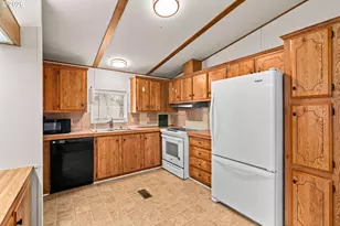 1400 Candlelight Dr, Eugene, OR 97402 - Photo 9