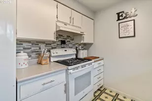 608 Cottonwood Ave, Tillamook, OR 97141 - Photo 11