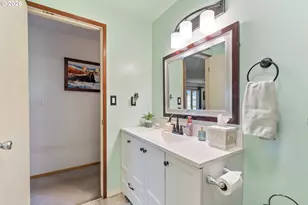 608 Cottonwood Ave, Tillamook, OR 97141 - Photo 15