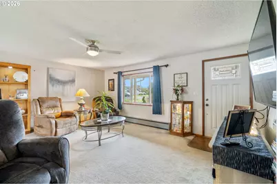 608 Cottonwood Ave, Tillamook, OR 97141 - Photo 5