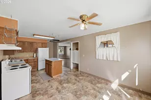 1621 Grant St, North Bend, OR 97459 - Photo 9
