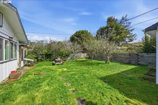 1621 Grant St, North Bend, OR 97459 - Photo 39