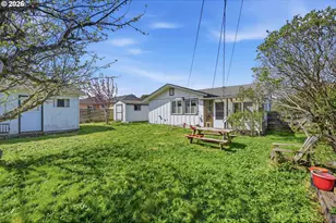 1621 Grant St, North Bend, OR 97459 - Photo 31