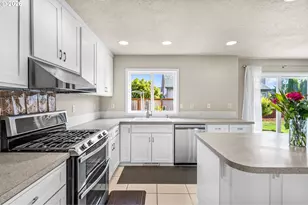 762 Burgundy Ave NE, Keizer, OR 97303 - Photo 9