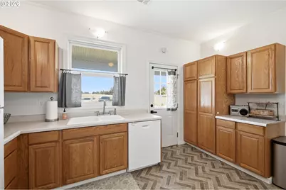 29259 Clear Lake Rd, Eugene, OR 97402 - Photo 5