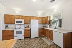 29259 Clear Lake Rd, Eugene, OR 97402 - Photo 9