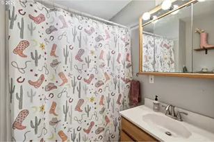 29259 Clear Lake Rd, Eugene, OR 97402 - Photo 23
